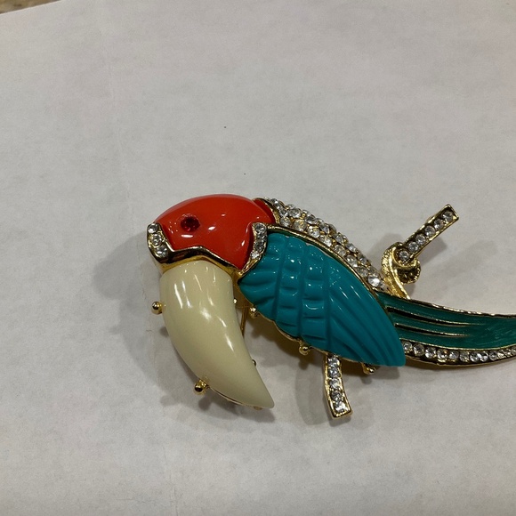 Unsigned Hattie Carnegie Toucan Brooch - Picture 3 of 4
